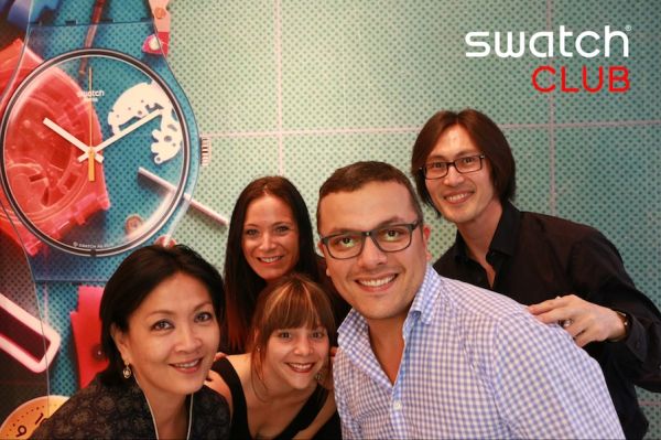 Swatch Club<br/><br/>Soirée Swatch Club au Swatch store de Genève.<br/><br/>Prise de vue unique.<br/>Toile de fond personnalisée.<br/>Tirages 15x10 cm personnalisés avec logo.